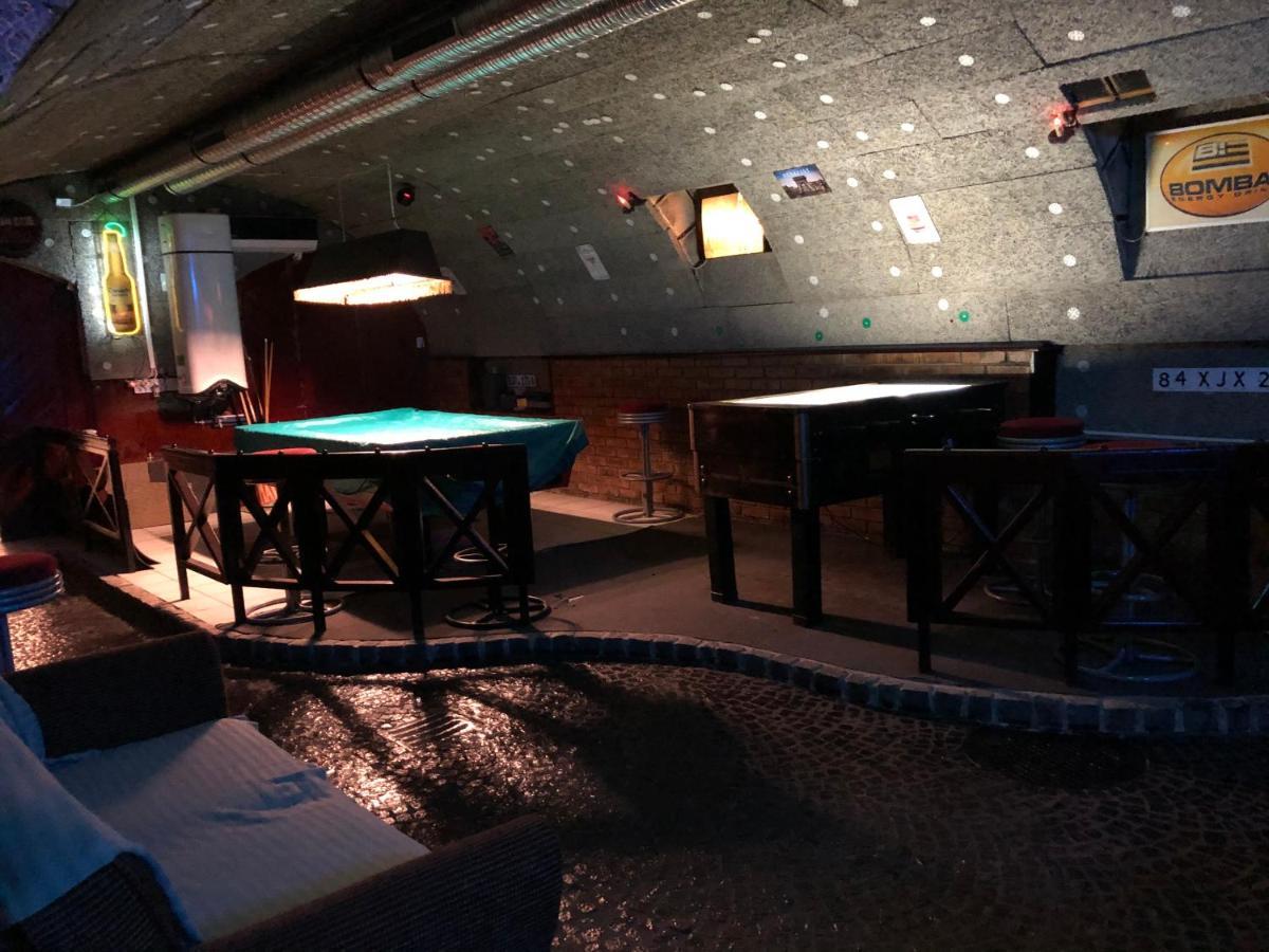 Whole Basement Former Pub 5 For Stag Do Budapeşte Dış mekan fotoğraf